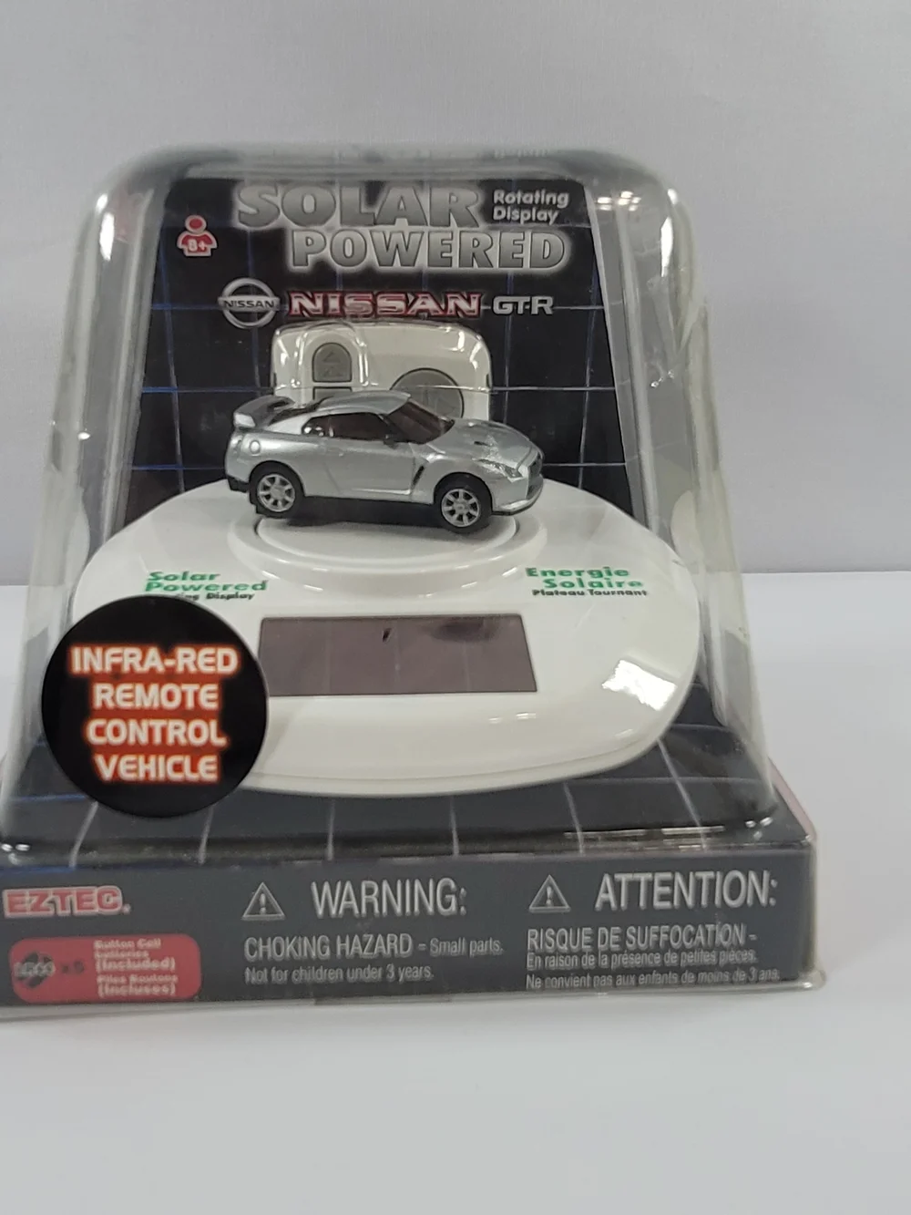 Eztec Infra-Red Remote Control Nissan GT-R With solar-powered rotating display